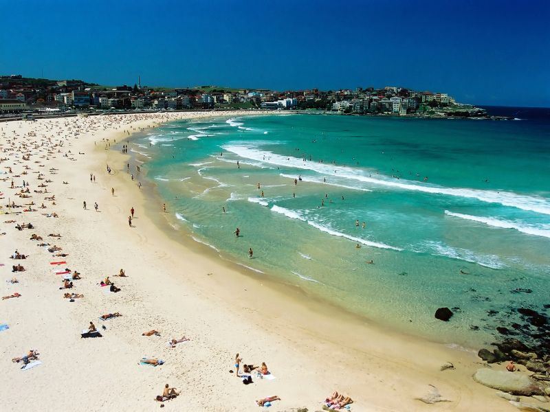 Sydney nổi tiếng với vô số các bãi biển đẹp và đặc biệt lại còn miễn phí 