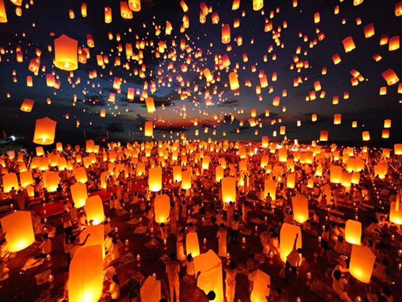 Yi Peng là một trong hai cái tên lễ hội đèn trời nổi tiếng nhất ở Chiang Mai 