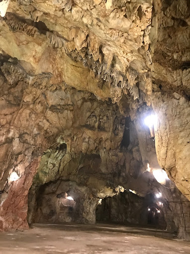 Mo Luong Cave