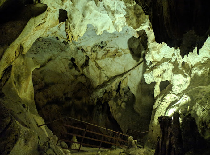 Mo Luong Cave