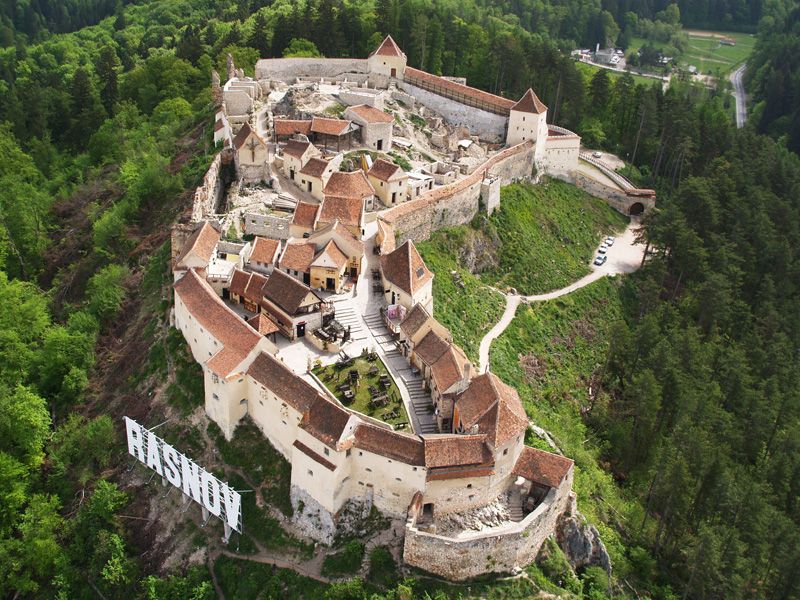 Đừng bỏ qua pháo đài Rasnov khi đi du lịch Brasov, Romania nhé