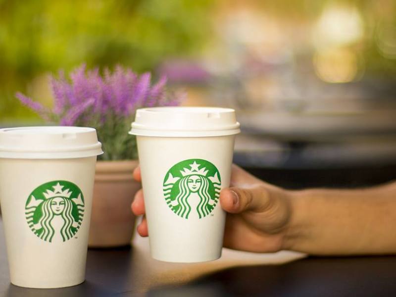 Một cốc cà phê Starbucks có thể có giá gấp ba lần một cốc bạn tự pha tại nhà