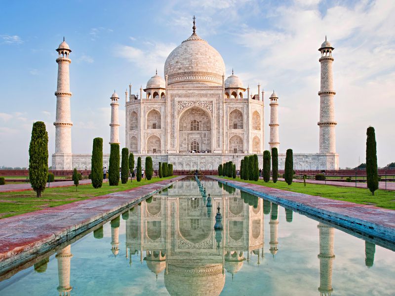 Đền Taj Mahal là điểm đến không thể bỏ qua khi đi du Ấn Độ 