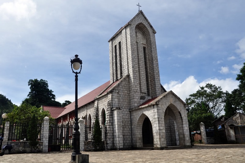 Nhà thờ Đá cổ Sapa – dấu ấn kiến trúc cổ còn nguyên vẹn của người Pháp tại Sapa