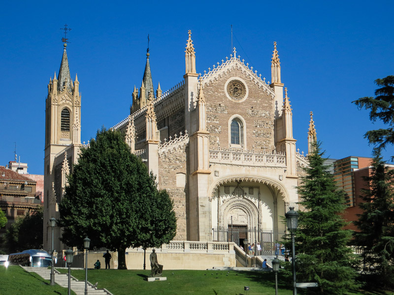 Nhà thờ lớn ở Madrid không mất vé vào cửa
