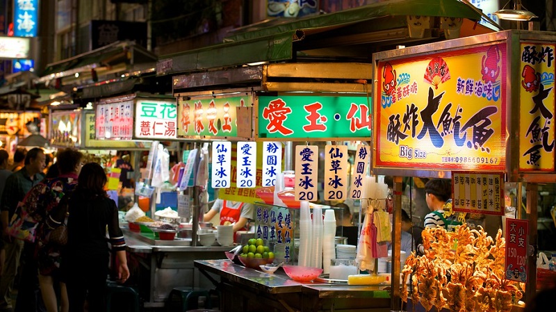 Đa dạng các mặt hàng tại chợ đêm Lục Hợp, Cao Hùng