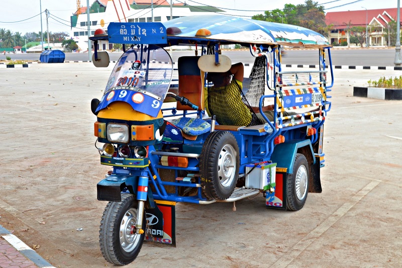 Tuk tuk - Phương tiện đi lại độc đáo và phổ biến tại Lào