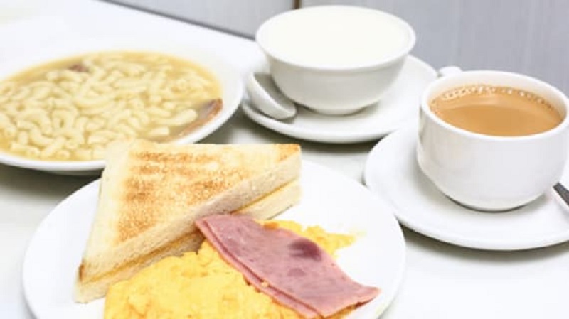 Trứng chiên và sữa nóng - bữa sang phổ biến ở Hồng Kông