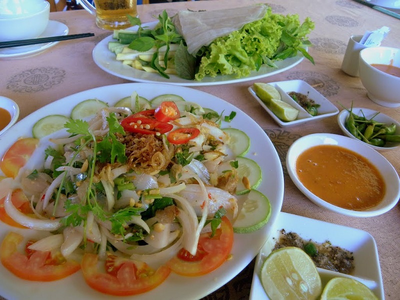 Gỏi cá mai - món ngon đặc sản Nha Trang