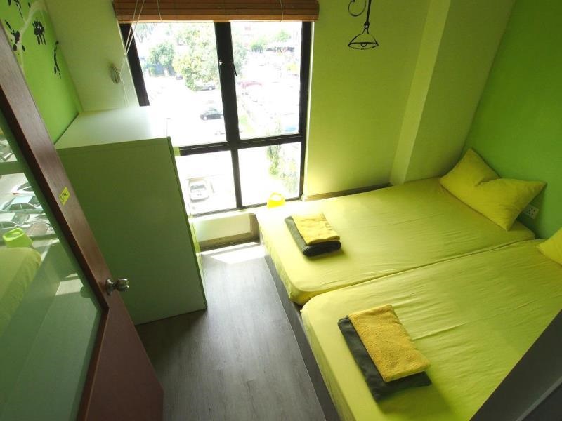 PODs The Backpackers Home & Café với 