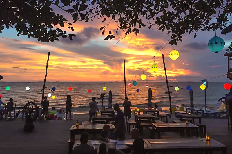 Rory's Beach Bar - lựa chọn vô cùng thích hợp cho khách du lịch Phú Quốc tự túc