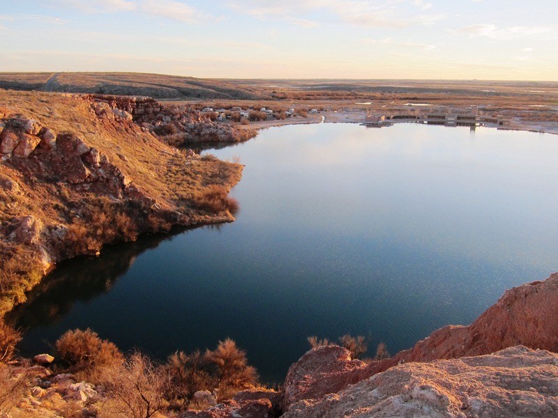 Công viên Bottomless Lakes là một chiếc hồ tự nhiên khổng lồ trong vùng 