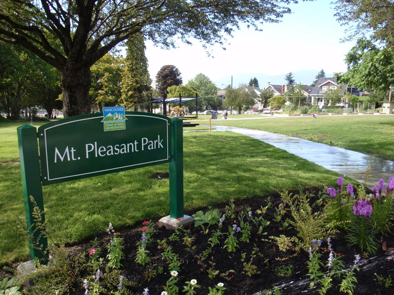 Ở Vancouver có rất nhiều công viên lớn nhỏ khác nhau 