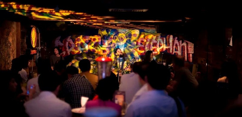 Hòa mình trong dòng nhạc sôi động Rock & Roll ở Crazy Elephant Bar
