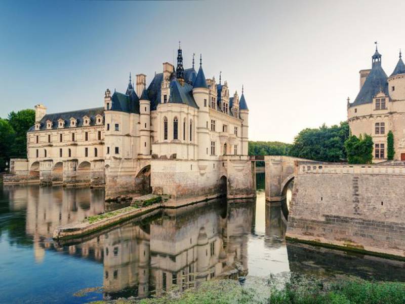 Chambord là một trong những lâu đài cổ nổi tiếng nhất ở Paris