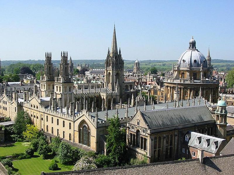 Thành phố Oxford mang một màu sắc cổ kính và trầm mặc 