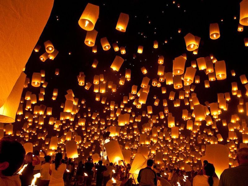 Lễ hội Yi Peng và Loy Krathong có cái tên nổi tiếng hơn là lễ hội đèn trời ở Chiangmai 