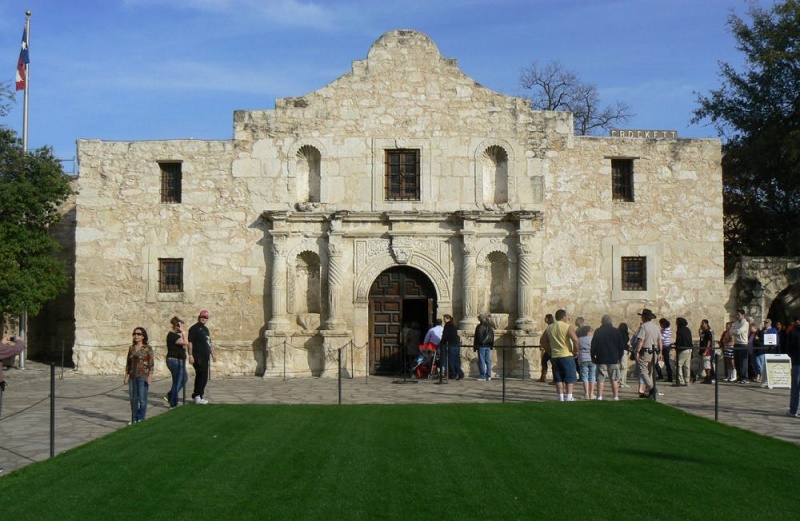 Tòa nhà The Alamo nổi tiếng nhất phía Đông của thành phố San Antonio