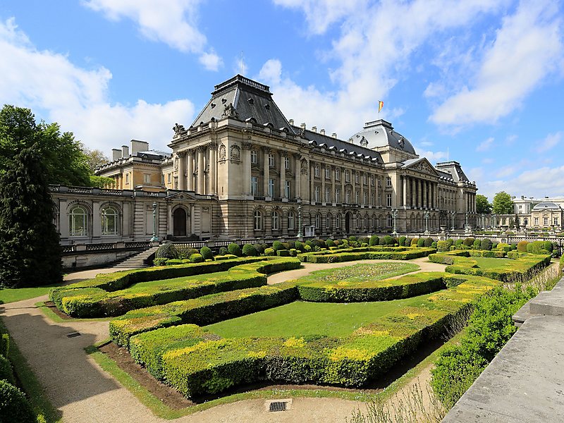 Mặt tiền của cung điện Hoàng gia Bỉ thực ra dài gấp đôi cung điện Buckingham 