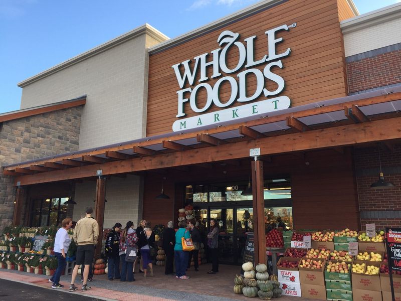 Ở siêu thị Whole Foods bạn có thể tìm thấy những loại thực phẩm tươi ngon và giá cả hợp lý 