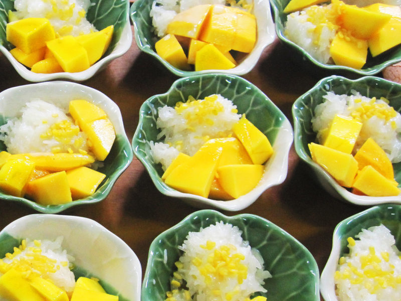 Xôi xoài là một trong những món ăn đường phố nổi tiếng nhất ở Thái 