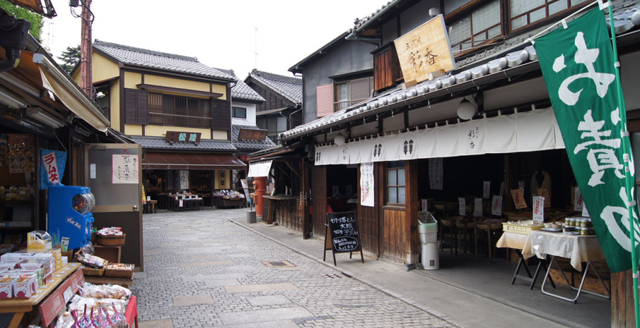 Khám phá phổ cổ Kashiya Yokocho