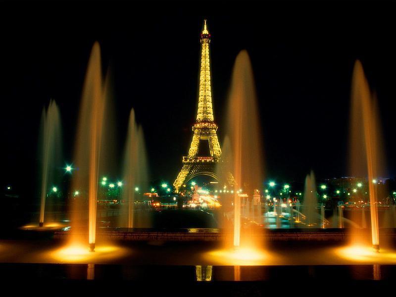 Tour Paris trọn gói đã đưa tôi đến Eiffel vào buổi tối đẹp như thế này
