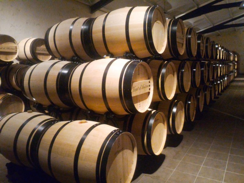 Ở Bordeaux thường có những tour tham quan và dùng thử rượu vang