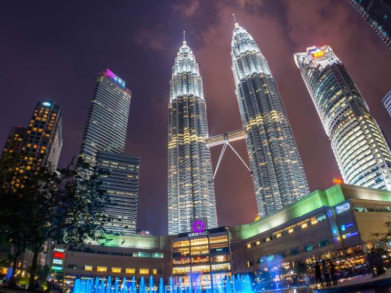 Tòa tháp đôi Petronas - biểu tượng của thủ đô Kuala Lumpur