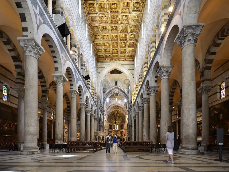 Choáng ngợp trước sự cầu kì của Nhà thờ lớn Pisa