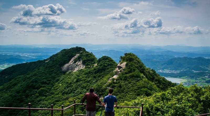 Dãy núi Gyeryongsan với khung cảnh thiên nhiên ngoạn mục