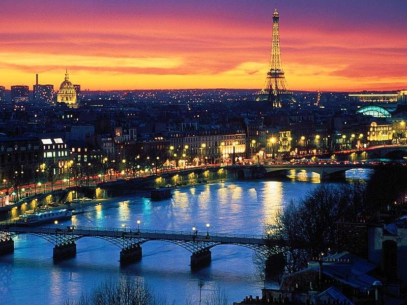 Vẻ đẹp hào nhoáng về đêm tại Paris