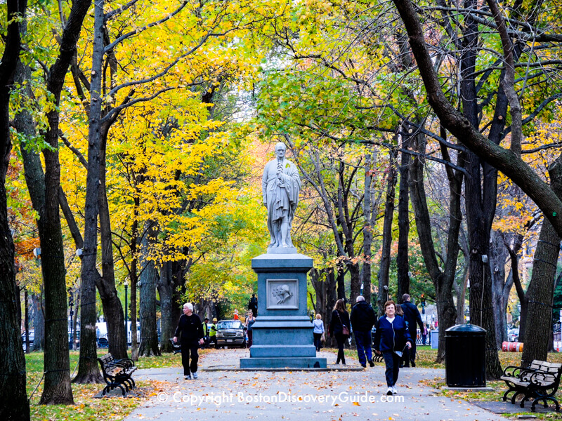 Công viên ở Boston mùa cây thay lá