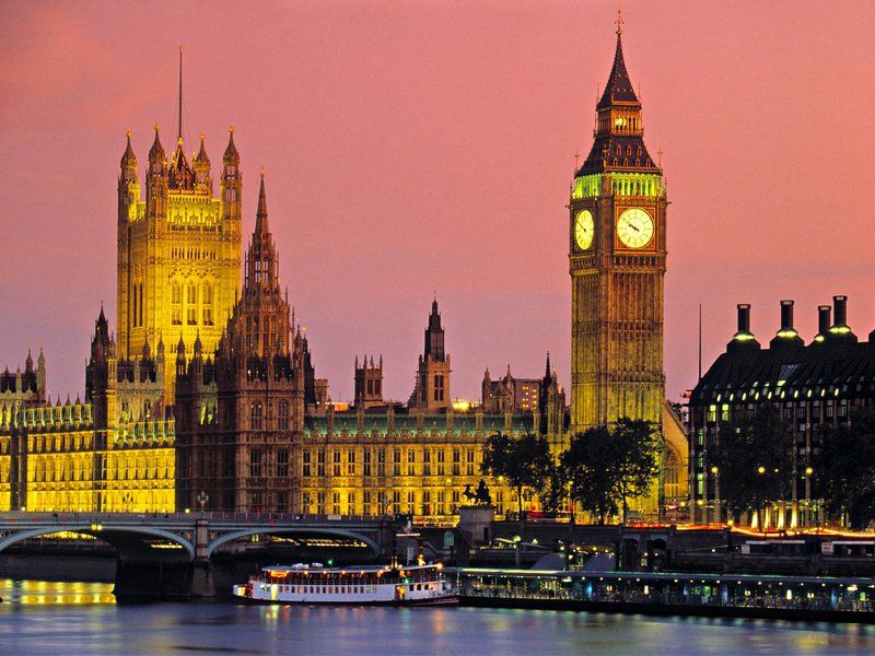 Tháp đồng hồ Big Ben là biểu tượng của London, Anh quốc