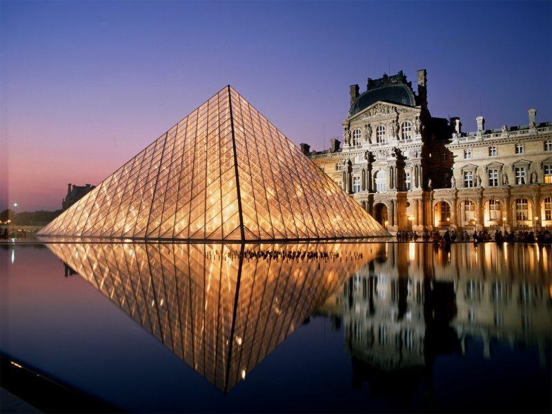 Bảo tàng Louvre nổi tiếng ở Pháp