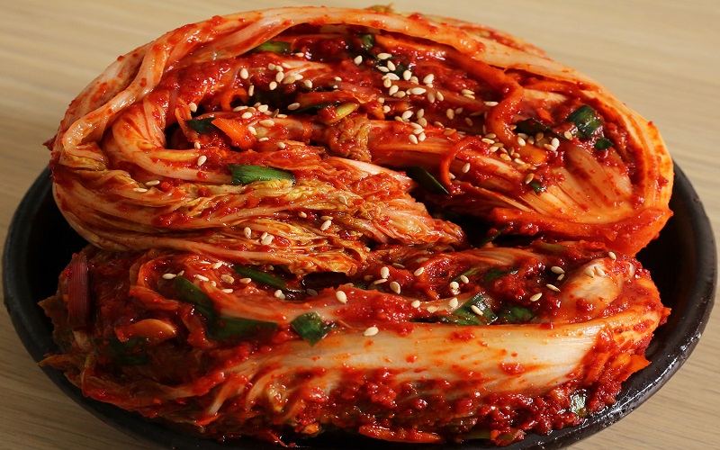 Kimchi Hàn Quốc với màu sắc bắt mắt và hương vị ngon giòn
