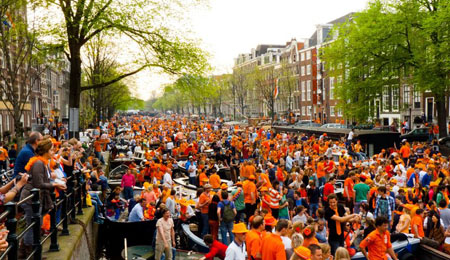 Amsterdam tham gia ngày lễ của nữ hoàng