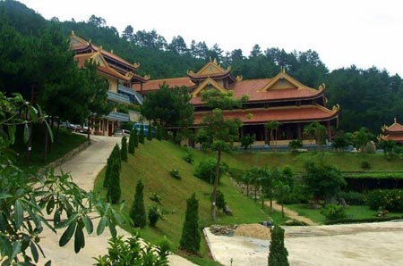 Những lối đi lên thiền viện