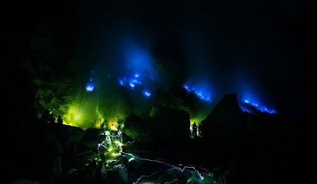 Ngắm nhìn cảnh quan tuyệt đẹp trên miệng ngọn núi lửa đang say giấc ngủ 1